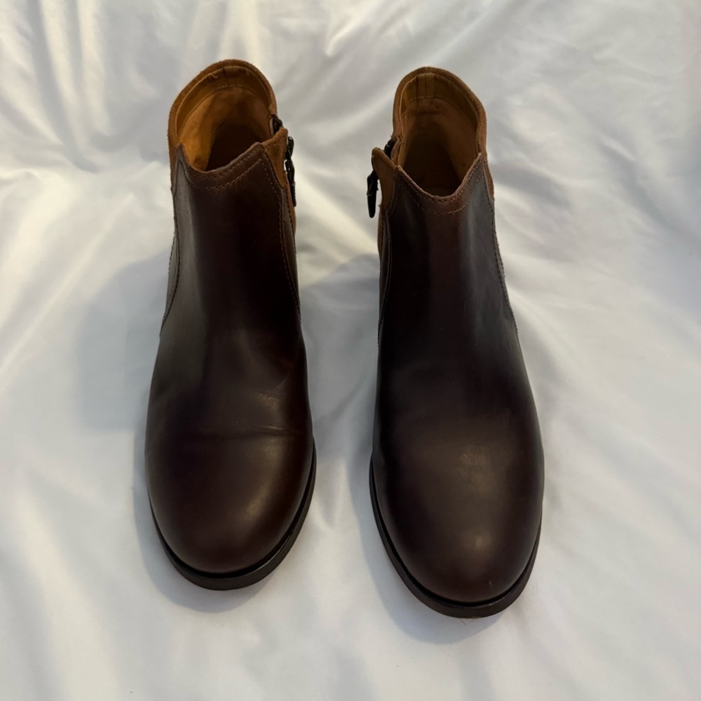 NWT Clarks Artisan Maypearl Lilac Leather and Suede Belted Ankle Boots - Picture 2 of 10
